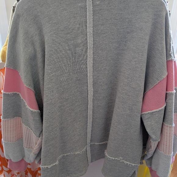 BUCKETLIST Women's Sweatshirt in Gray and Pink Terry Cloth Rough  Edge Collar. - Picture 5 of 5